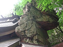 御神体の大岩