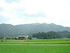 粟鹿地区から見上げる粟鹿山